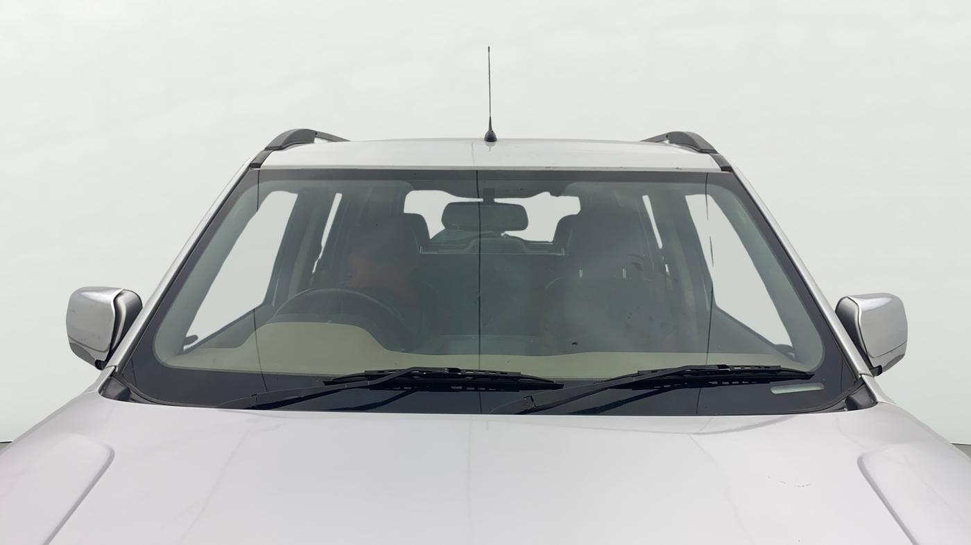 2019 Mahindra TUV300 T6 PLUS, Diesel, Manual, 69,354 km, Front Windshield