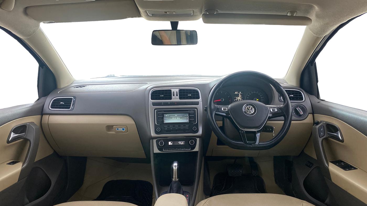 2015 Volkswagen Vento HIGHLINE PETROL AT, Petrol, Automatic, 51,090 km, Dashboard