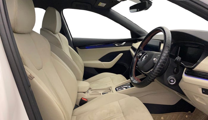 2022 Skoda Octavia STYLE 2.0, Petrol, Automatic, 43,532 km, Right Side Front Door Cabin