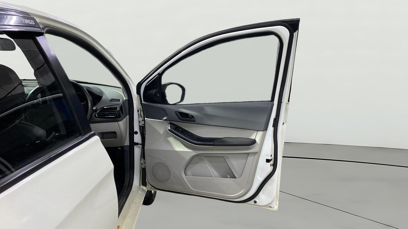 2025 Tata Tiago XZ PLUS CNG DUAL TONE, CNG, Manual, 16,412 km, RHS Front Door