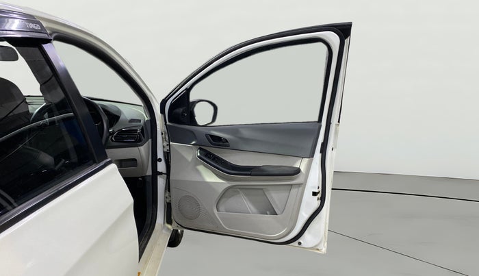 2025 Tata Tiago XZ PLUS CNG DUAL TONE, CNG, Manual, 16,412 km, RHS Front Door