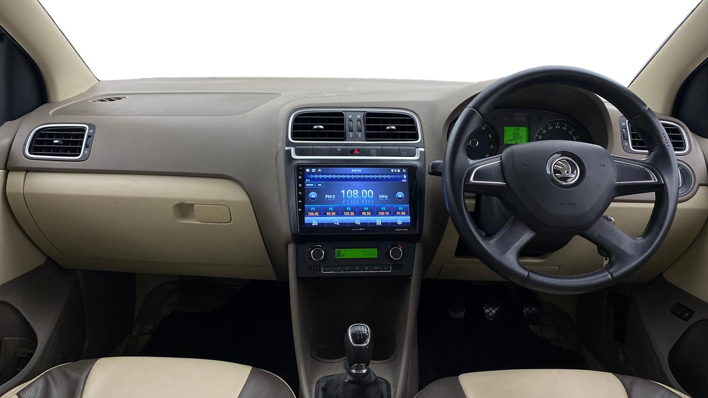 2013 Skoda Rapid ELEGANCE 1.6 MPI MT, Petrol, Manual, 76,730 km, Dashboard