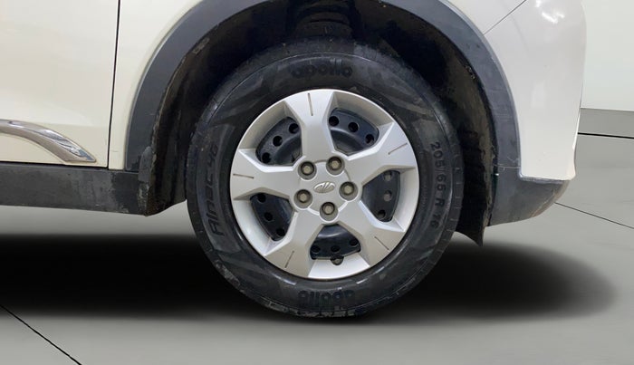 2022 Mahindra XUV300 W6 1.5 DIESEL AMT, Diesel, Automatic, 24,304 km, Right Front Wheel