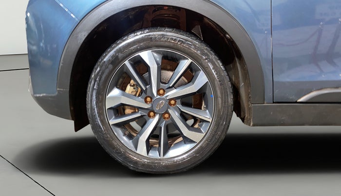 2021 Mahindra XUV300 W8 (O) 1.5 DIESEL AMT DUAL TONE, Diesel, Automatic, 43,126 km, Left Front Wheel