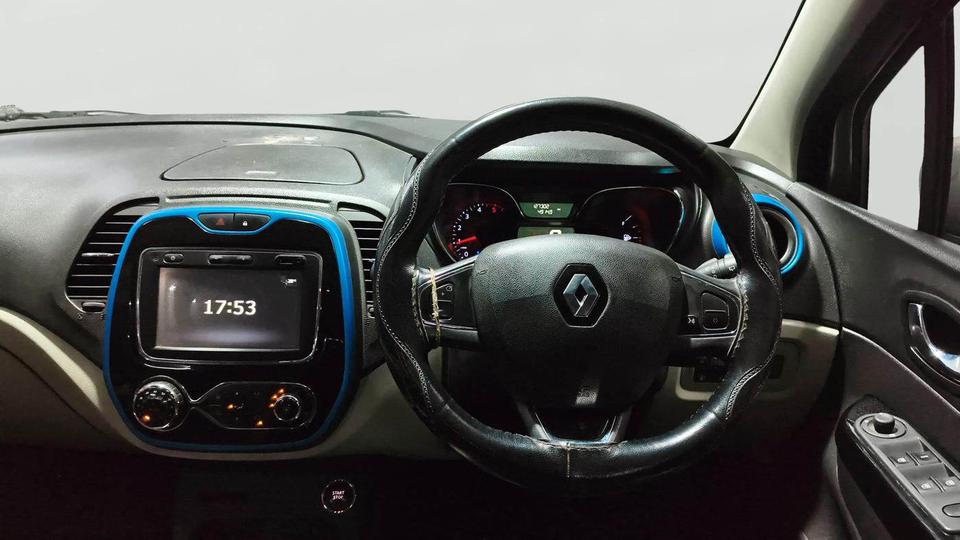 2017 Renault Captur RXT DIESEL, Diesel, Manual, 1,27,290 km, Steering Wheel Close Up