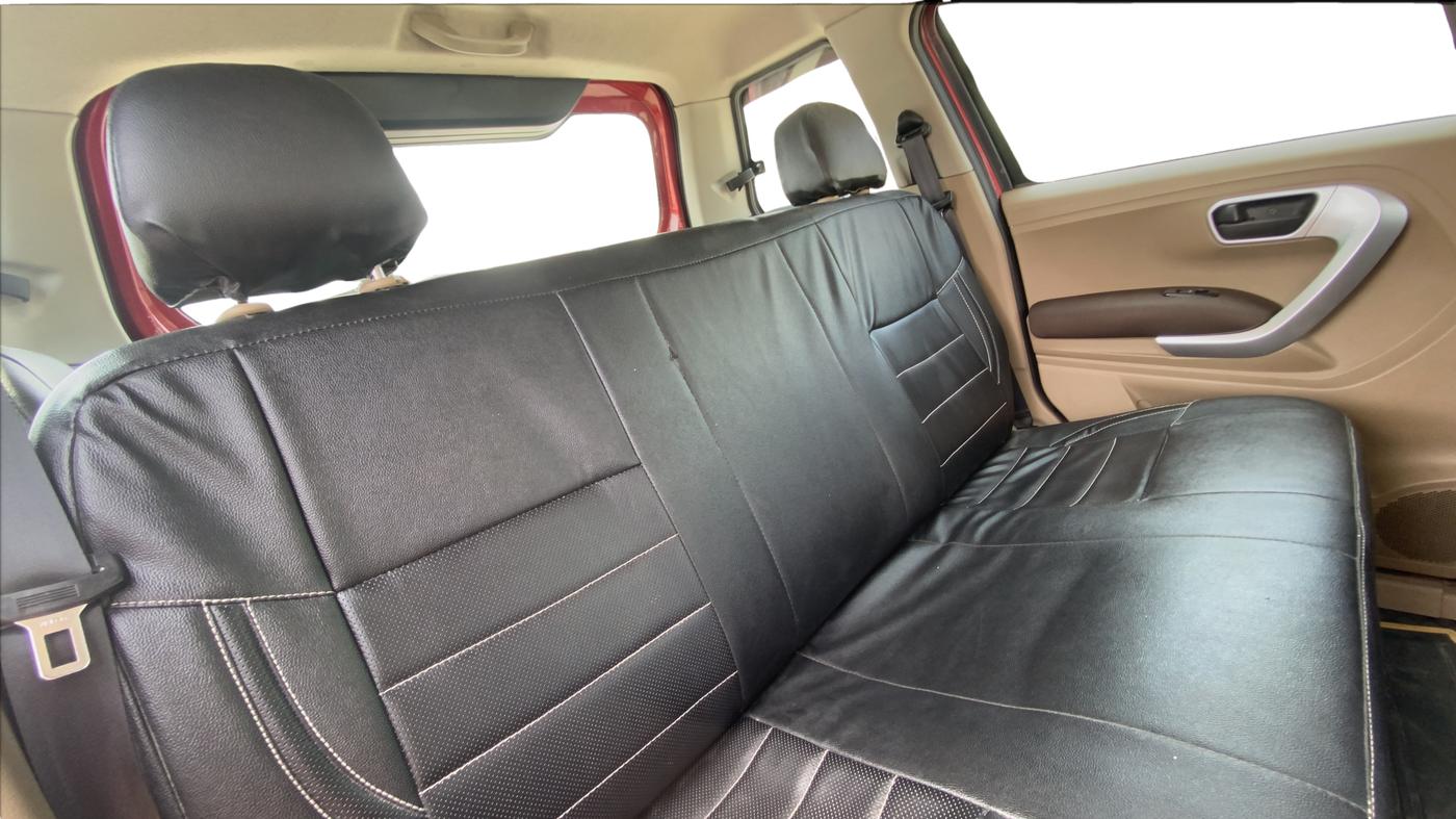 2017 Mahindra TUV300 T8, Diesel, Manual, 59,412 km, Right Side Rear Door Cabin