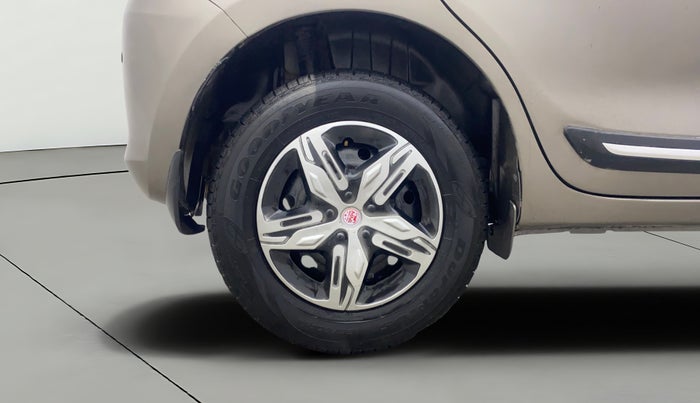 2018 Maruti Swift VXI AMT, Petrol, Automatic, 67,158 km, Right Rear Wheel