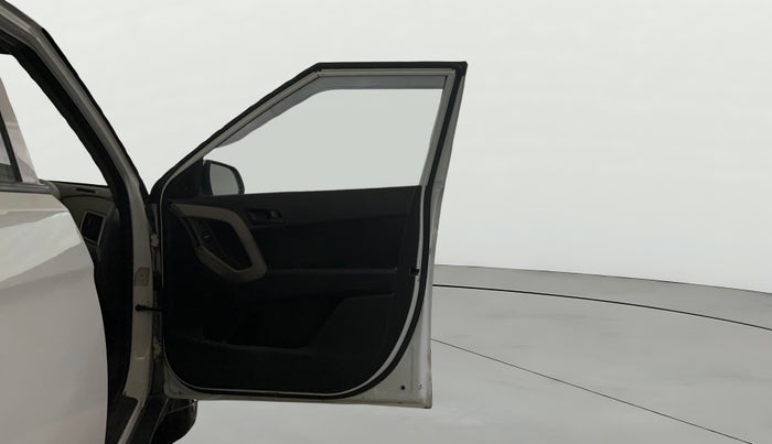 2016 Hyundai Creta E PLUS 1.6 PETROL, CNG, Manual, 1,25,577 km, RHS Front Door