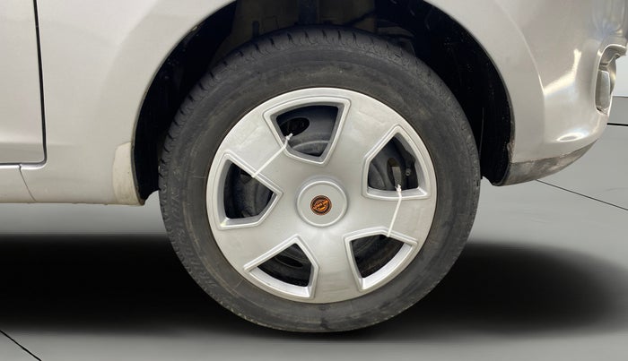 2015 Tata Zest XMS PETROL, Petrol, Manual, 70,846 km, Right Front Wheel