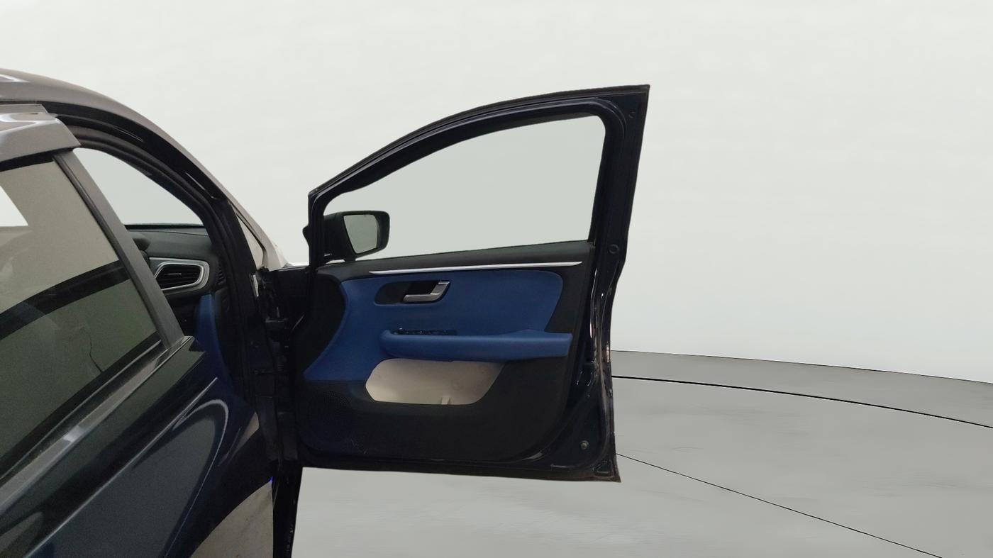 2024 Tata ALTROZ XZA + SUNROOF, Petrol, Automatic, 13,097 km, RHS Front Door