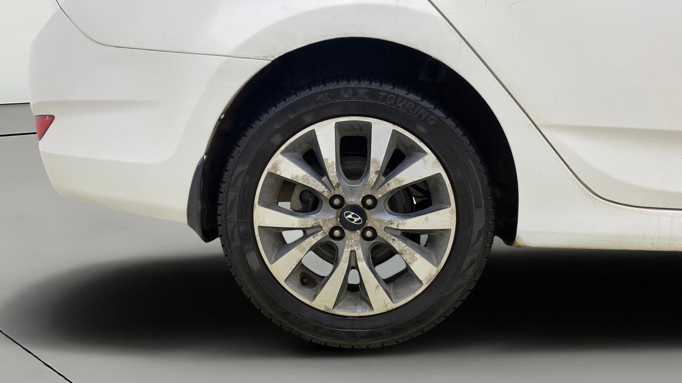 2014 Hyundai Verna FLUIDIC 1.6 VTVT SX AT, Petrol, Automatic, 53,822 km, Right Rear Wheel