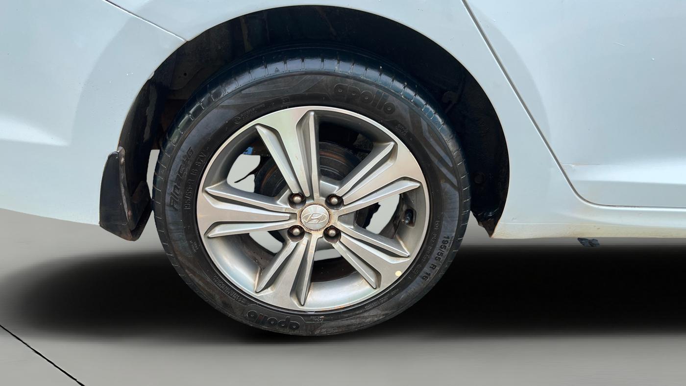 2019 Hyundai Verna 1.6 VTVT SX, Petrol, Manual, 59,233 km, Right Rear Wheel