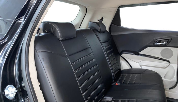 2022 Mahindra XUV300 W8 1.2 PETROL, Petrol, Manual, 41,305 km, Right Side Rear Door Cabin