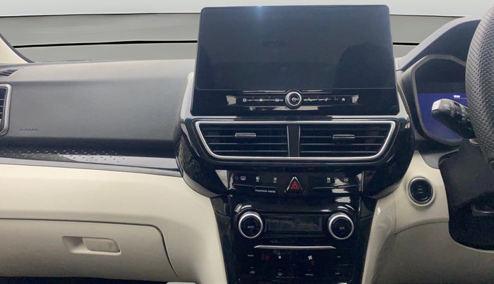 2024 Mahindra XUV 3XO AX5L 1.2 TGDi, Petrol, Manual, 11,453 km, Air Conditioner