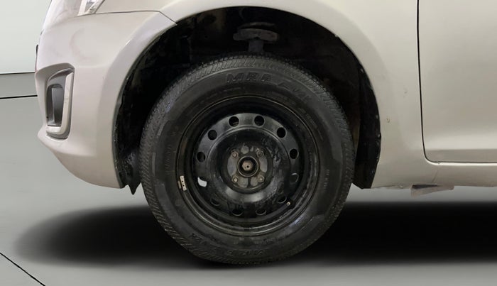 2016 Maruti Swift VXI, Petrol, Manual, 1,05,678 km, Left Front Wheel