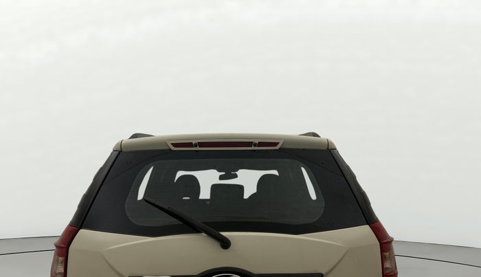 2017 Mahindra XUV500 W6 AT, Diesel, Automatic, 1,28,835 km, Rear Windshield