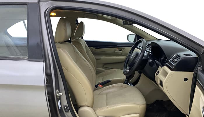 2016 Maruti Ciaz ZXI AT, Petrol, Automatic, 43,847 km, Right Side Front Door Cabin