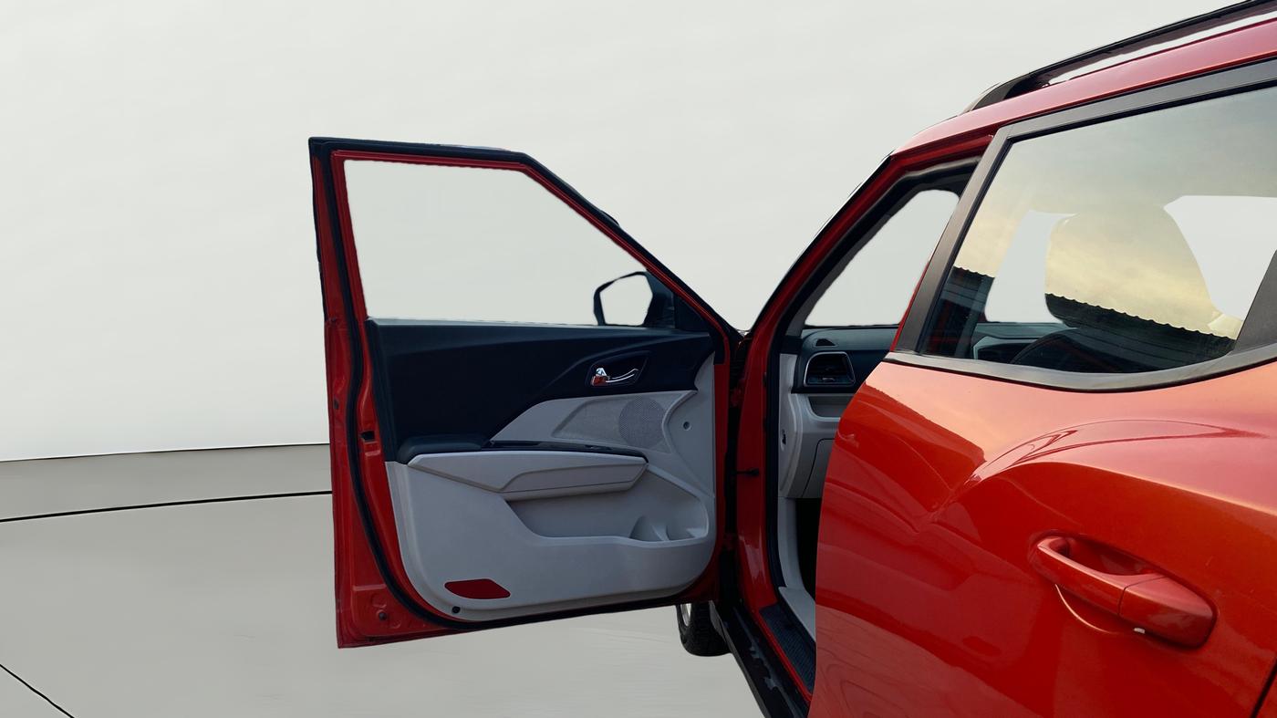 2019 Mahindra XUV300 W8 1.2 PETROL, Petrol, Manual, 80,467 km, LHS Front Door