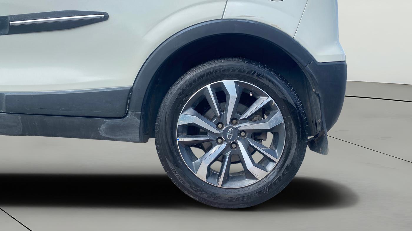 2021 Mahindra XUV300 W8 (O) 1.2 PETROL, Petrol, Manual, 90 km, Left Rear Wheel