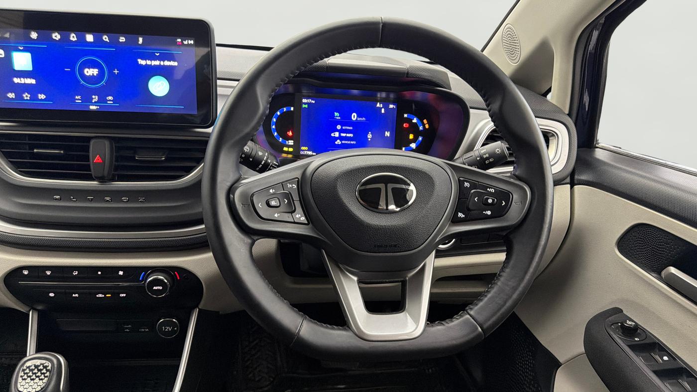 2024 Tata ALTROZ XZA PLUS (O) SUNROOF P , Petrol, Automatic, 7,795 km, Steering Wheel Close Up