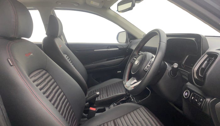 2020 KIA SONET GTX PLUS 1.5 AT, Diesel, Automatic, 29,117 km, Right Side Front Door Cabin