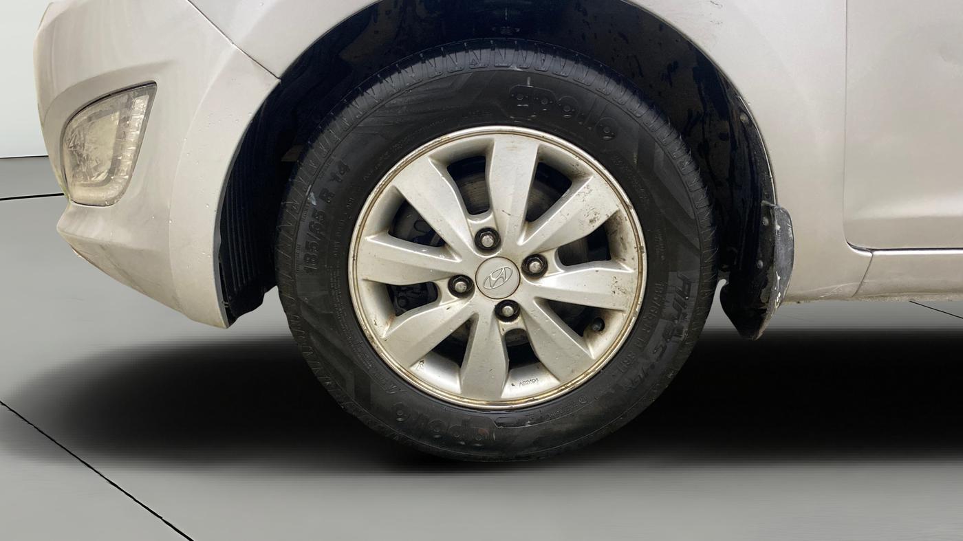 2012 Hyundai i20 SPORTZ 1.4 AT, Petrol, Automatic, 1,03,932 km, Left Front Wheel