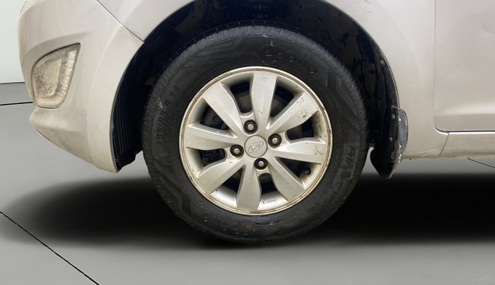2012 Hyundai i20 SPORTZ 1.4 AT, Petrol, Automatic, 1,03,918 km, Left Front Wheel