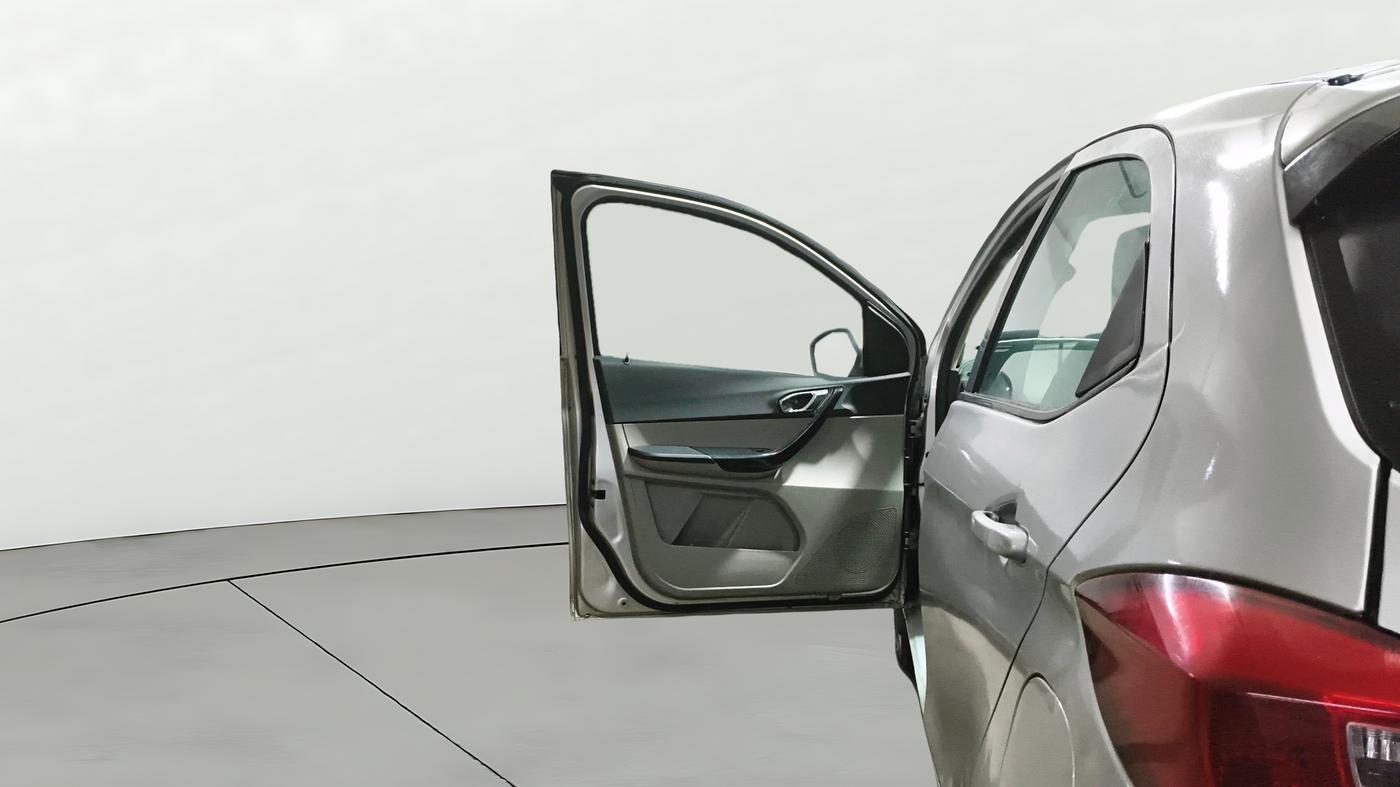 2018 Tata Tiago XZ PETROL, CNG, Manual, 1,26,094 km, LHS Front Door
