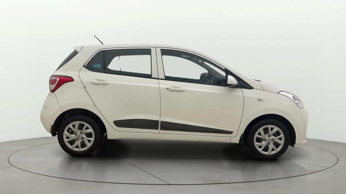 2017 Hyundai Grand i10 MAGNA AT 1.2 KAPPA VTVT, Petrol, Automatic, 11,163 km, Right Side View