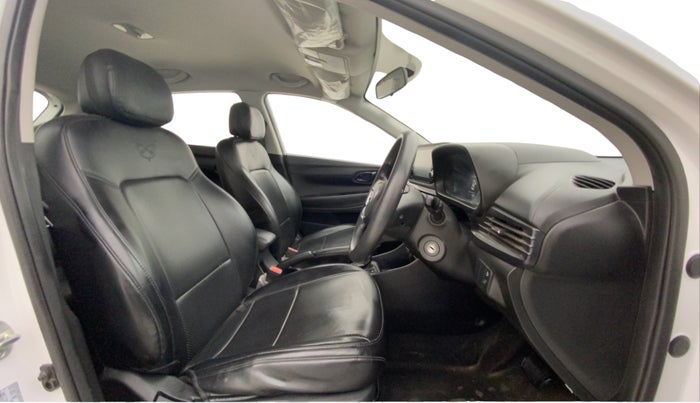 2021 Hyundai NEW I20 SPORTZ 1.2 AT, Petrol, Automatic, 29,489 km, Right Side Front Door Cabin