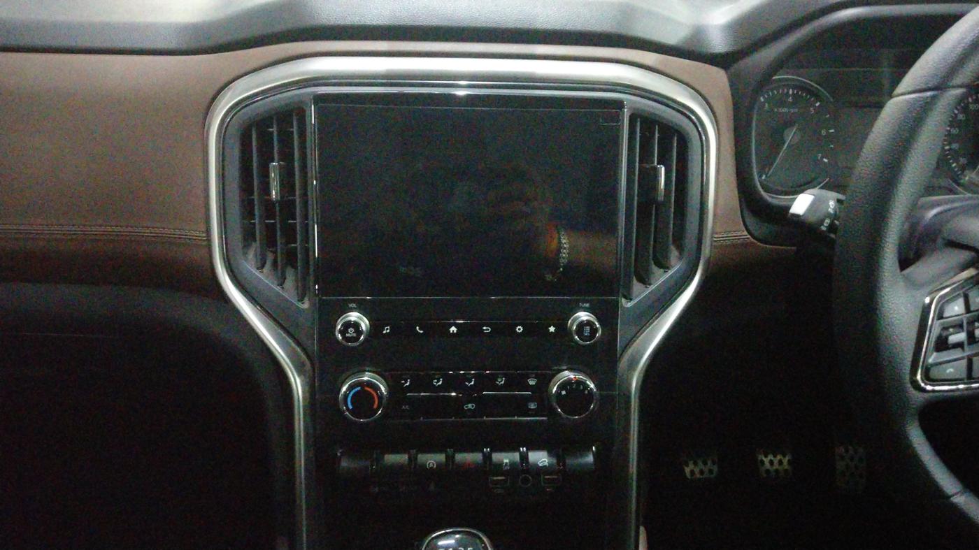 2025 Mahindra SCORPIO-N Z4 PETROL MT 7 STR (E), Petrol, Manual, 6,279 km, Air Conditioner