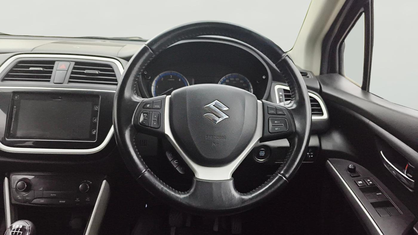 2015 Maruti S Cross ALPHA 1.6, Diesel, Manual, 54,852 km, Steering Wheel Close Up