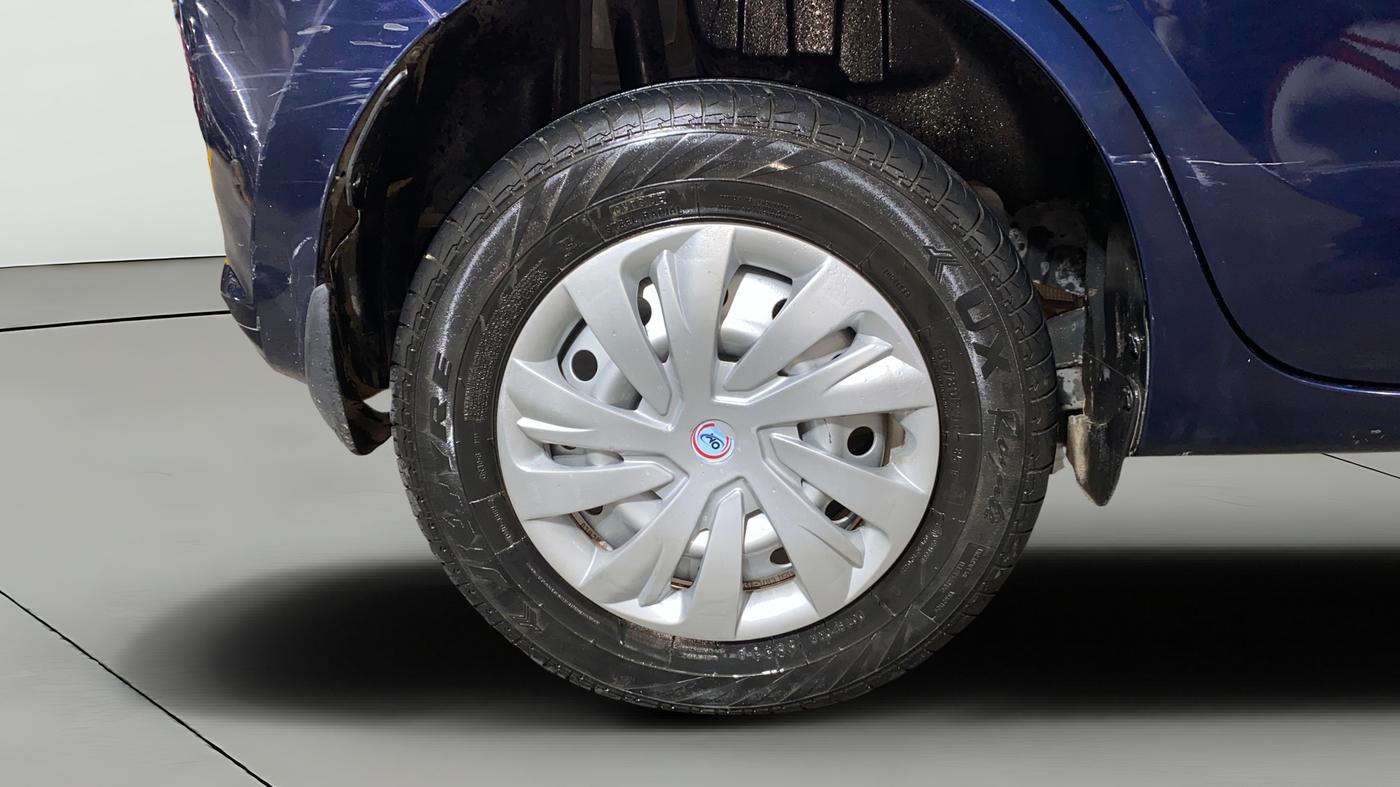 2023 Maruti Swift LXI, Petrol, Manual, 24,785 km, Right Rear Wheel