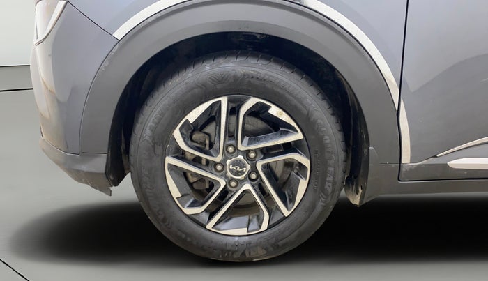 2022 KIA CARENS LUXURY PLUS 1.4 PETROL DCT 7 STR, Petrol, Automatic, 36,336 km, Left Front Wheel