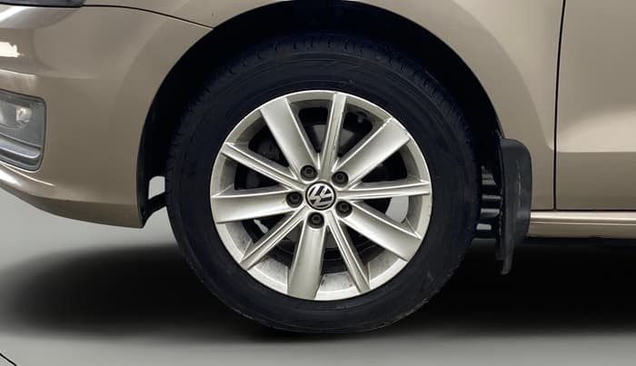 2016 Volkswagen Vento HIGHLINE 1.5 AT, Diesel, Automatic, 1,22,532 km, Left Front Wheel