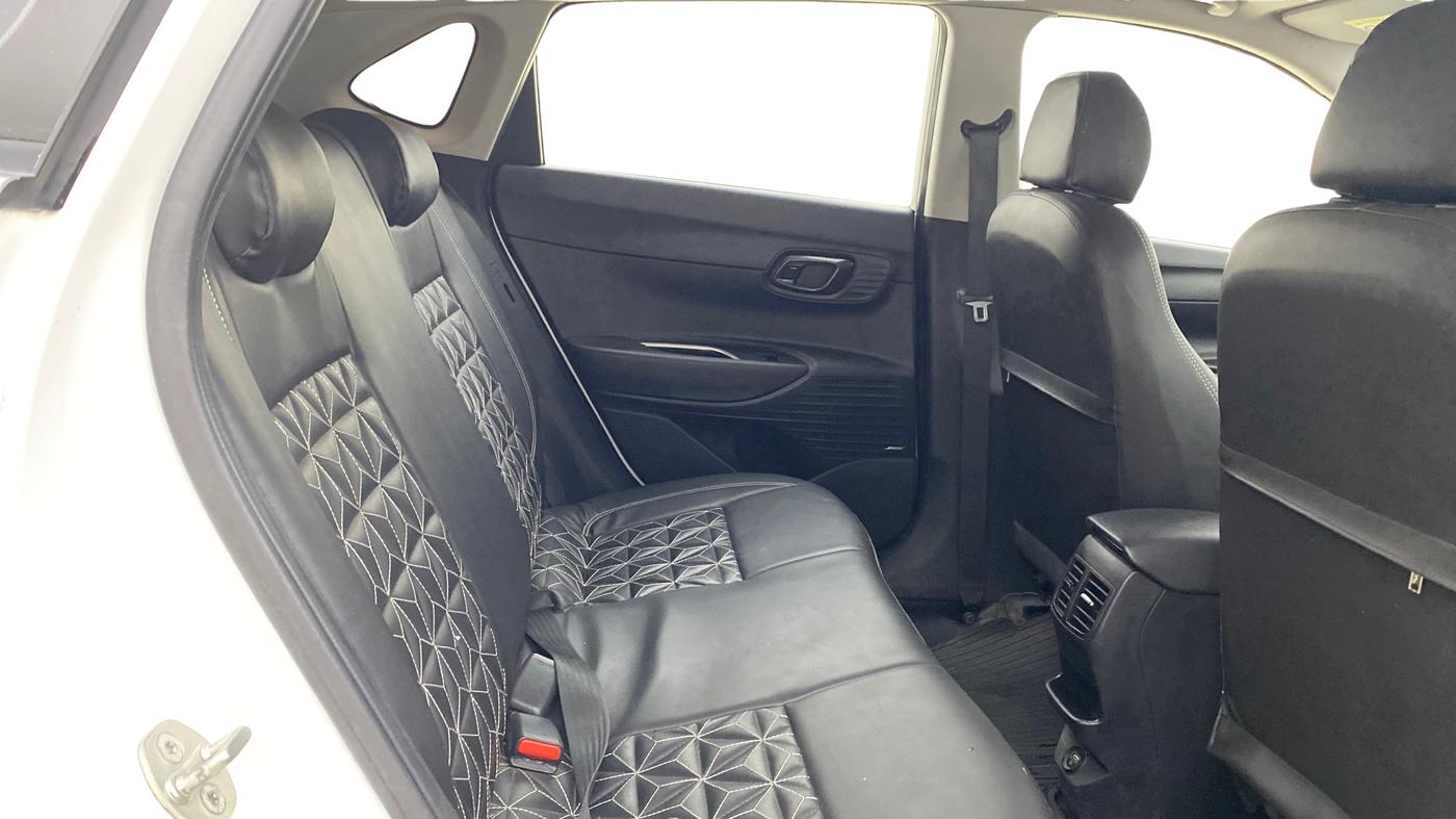 2023 Hyundai NEW I20 ASTA 1.2 MT, Petrol, Manual, 33,642 km, Right Side Rear Door Cabin