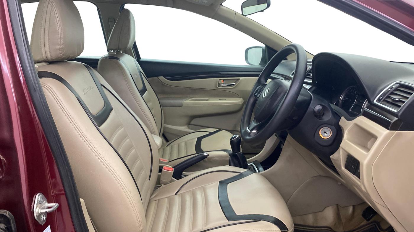 2016 Maruti Ciaz VXI+, Petrol, Manual, 65,938 km, Right Side Front Door Cabin