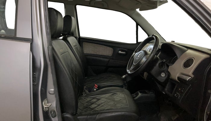 2016 Maruti Wagon R 1.0 VXI, CNG, Manual, 65,938 km, Right Side Front Door Cabin