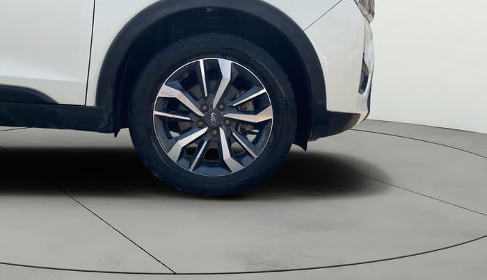 2021 Mahindra XUV300 W8 (O) 1.5 DIESEL, Diesel, Manual, 80,893 km, Right Front Wheel