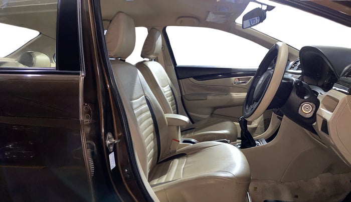 2014 Maruti Ciaz VXI, Petrol, Manual, 45,312 km, Right Side Front Door Cabin