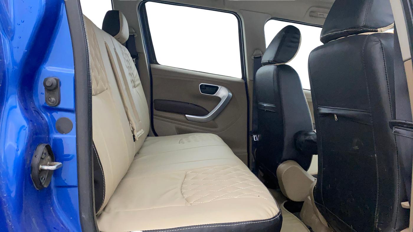 2015 Mahindra TUV300 T8 AMT, Diesel, Automatic, 99,195 km, Right Side Rear Door Cabin