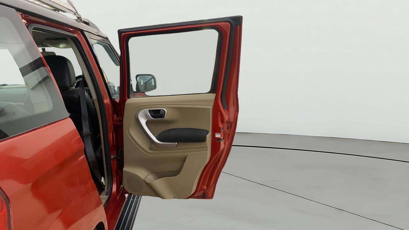 2018 Mahindra TUV300 T10, Diesel, Manual, 63,280 km, RHS Rear Door