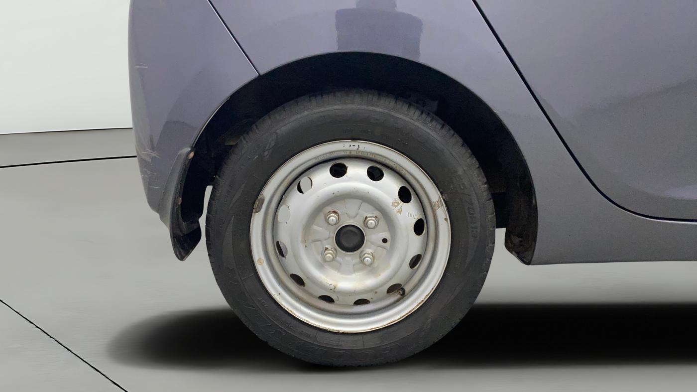 2018 Hyundai Eon ERA +, Petrol, Manual, 28,667 km, Right Rear Wheel