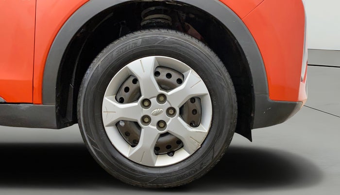 2019 Mahindra XUV300 W6 1.2 PETROL, Petrol, Manual, 86,895 km, Right Front Wheel