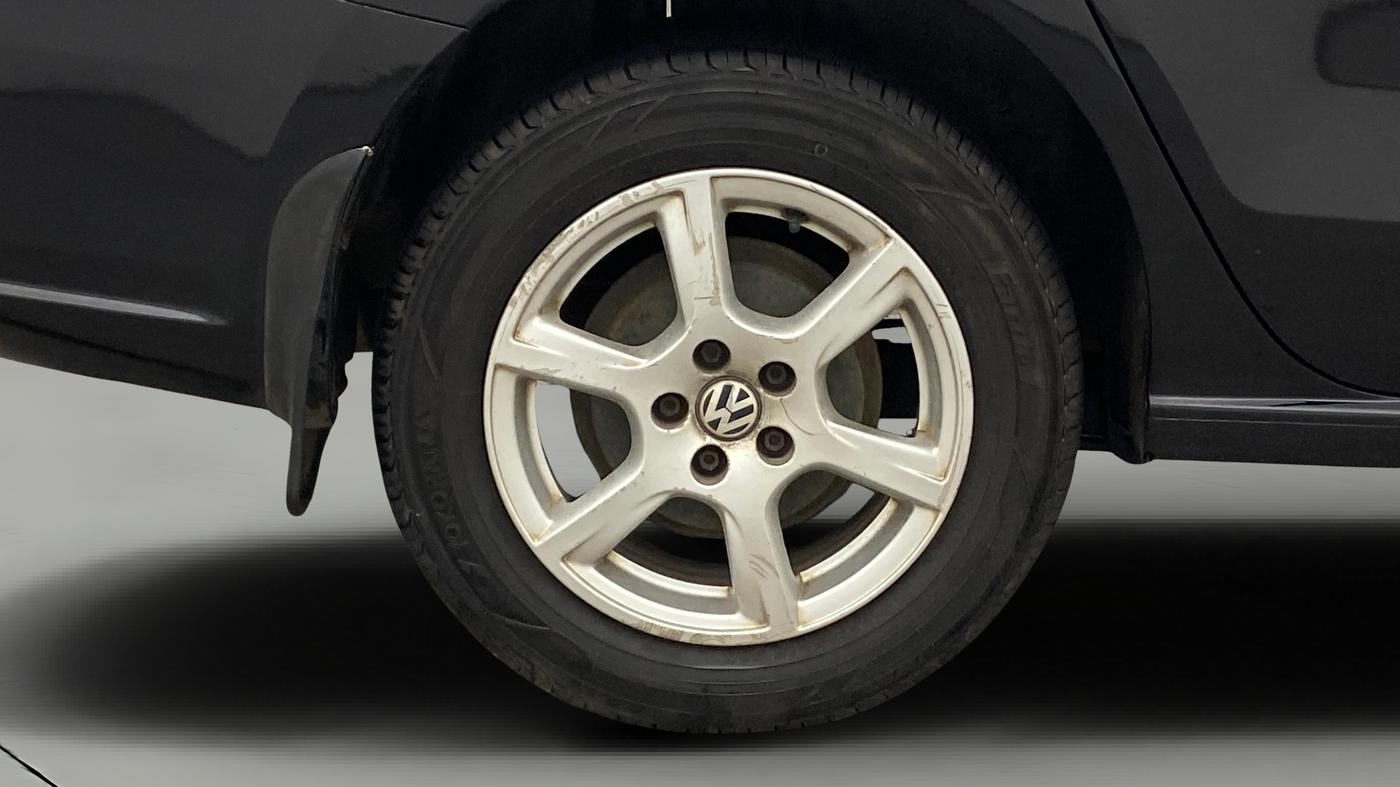 2012 Volkswagen Vento HIGHLINE DIESEL 1.6, Diesel, Manual, 1,45,665 km, Right Rear Wheel