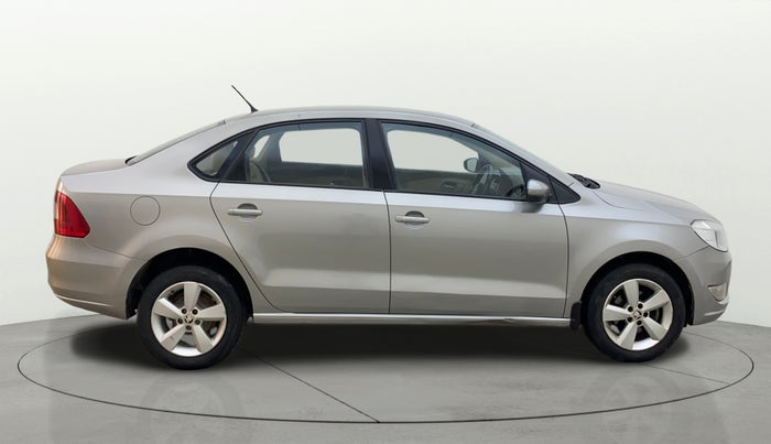 2015 Skoda Rapid AMBITION 1.6 MPI MT, Petrol, Manual, 90,252 km, Right Side View