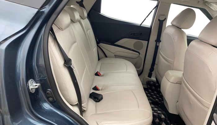 2019 Mahindra XUV300 W6 1.2 PETROL, Petrol, Manual, 58,725 km, Right Side Rear Door Cabin