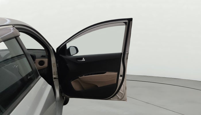 2015 Hyundai Xcent S 1.2, Petrol, Manual, 1,00,172 km, RHS Front Door