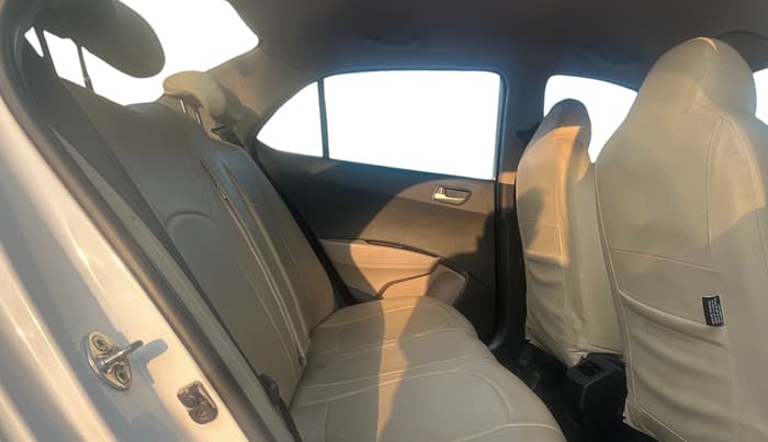 2015 Hyundai Xcent S (O) 1.2, Petrol, Manual, 27,993 km, Right Side Rear Door Cabin
