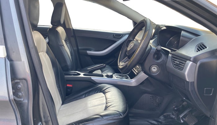 2022 Tata NEXON XMA SUNROOF PETROL, Petrol, Automatic, 90,073 km, Right Side Front Door Cabin